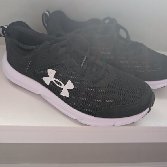 NEW Under Armour shoes - Picture 2 of 9